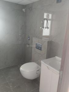 Bathroom Image of 1500 Sq.ft 3.5 BHK Apartment / Flat for rent in Express Zenith, Sector 77 Noida for Rs. 45000