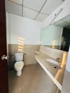 Bathroom Image of 4500 Sq.ft 4.5 BHK Apartment / Flat for sale in Marvel Sonnet, Viman Nagar Pune for Rs. 52000000