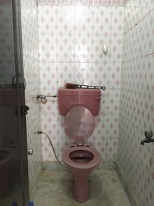 Common Bathroom One Image of 1200 Sq.ft 2 BHK Builder Floor for rent in Vikaspuri New Delhi for Rs. 26000