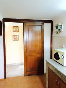 Kitchen Image of 700 Sq.ft 1 BHK Builder Floor for rent in Savlani And Associates Savlani Homes-3 Block E, Greater Kailash II New Delhi for Rs. 35000