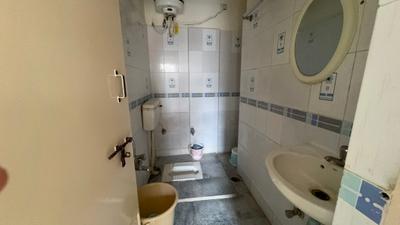 Bathroom Image of 450 Sq.ft 1 BHK Builder Floor for rent in Koramangala Bengaluru for Rs. 13000