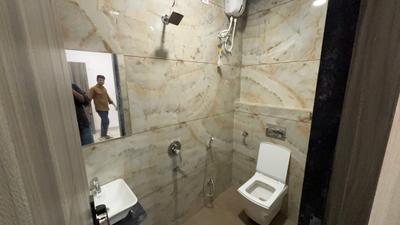 Bathroom Image of 450 Sq.ft 1 RK Builder Floor for rent in Scheme 78 Indore for Rs. 14000