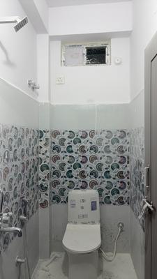 Bathroom Image of 900 Sq.ft 1 BHK Apartment / Flat for rent in Good Raghavendra Residency, Kondapur Hyderabad for Rs. 16000