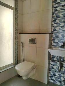 Common Bathroom Image of 950 Sq.ft 2 BHK Apartment / Flat for rent in Hiranandani Estate Avila, Hiranandani Estate Thane for Rs. 45000