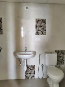 Common Bathroom Image of 540 Sq.ft 1.5 BHK Apartment / Flat for rent in Mahindra Happinest Kalyan, Bhiwandi Thane for Rs. 15600