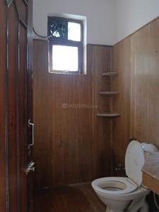 Bathroom Image of 1500 Sq.ft 3 BHK Builder Floor for rent in Sector 14 Gurgaon for Rs. 42000