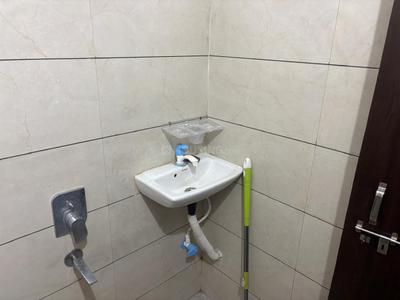 Bathroom Image of 450 Sq.ft 1 BHK Apartment / Flat for rent in Sukhliya Indore for Rs. 9000
