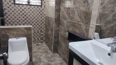 Bathroom Image of 5000 Sq.ft 5 BHK Independent House for rent in Jubilee Hills Hyderabad for Rs. 275000