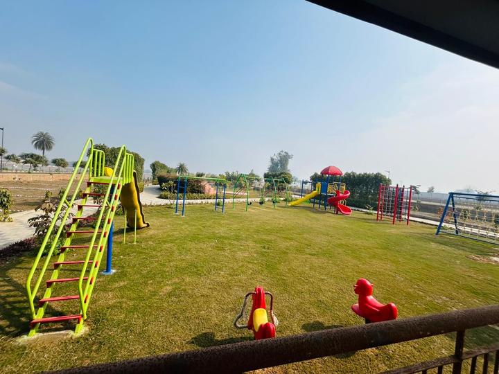 Corona Greens Main Image 1