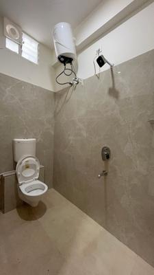 Bathroom Image of 1000 Sq.ft 1 BHK Apartment / Flat for rent in Sakar Elite Apex, Mahalakshmi Nagar Indore for Rs. 20000