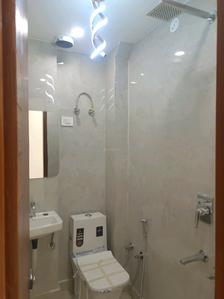 Common Bathroom Image of 600 Sq.ft 2 BHK Builder Floor for rent in Dwarka Mor New Delhi for Rs. 21000