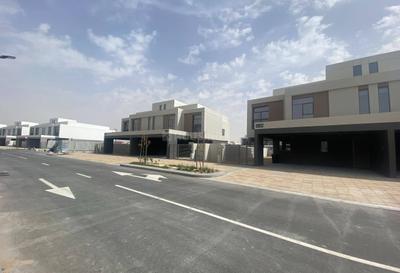 Image of 2572 Sq.ft 3 BHK Villa for sale in Dubai South, Dubai for Rs. 82940000