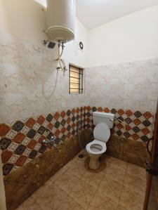 Bathroom Image of 600 Sq.ft 1 BHK Apartment / Flat for rent in New Tippasandra Bengaluru for Rs. 26000