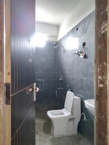 Common Bathroom Image of 1210 Sq.ft 3 BHK Apartment / Flat for sale in Titania Residency, Phi IV Greater Noida for Rs. 7018000