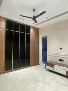 Bedroom Image of 2160 Sq.ft 4 BHK Builder Floor for sale in Yojana Vihar RWA, Anand Vihar New Delhi for Rs. 40000000