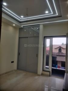 Bedroom Image of 750 Sq.ft 2 BHK Builder Floor for rent in Shalimar Bagh New Delhi for Rs. 33000