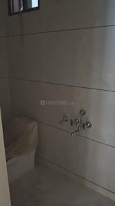 Bathroom Image of 150 Sq.ft 3 BHK Independent House for rent in Central Ridge Reserve Forest New Delhi for Rs. 30000