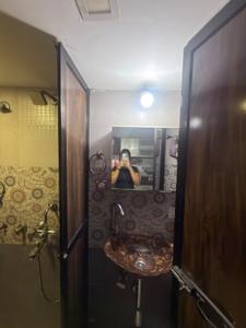 Bathroom Image of 310 Sq.ft 1 BHK Apartment / Flat for rent in Byculla Mumbai for Rs. 28000