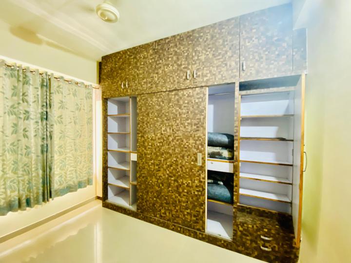 Vasana Hadmatia, Sargasan Bedroom 1