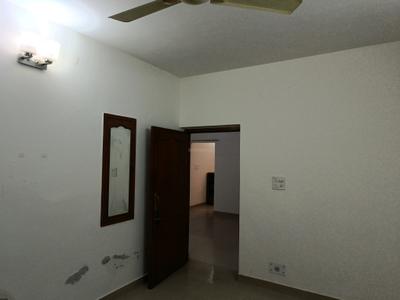 Bedroom Image of 2000 Sq.ft 4 BHK Apartment / Flat for rent in Sarita Vihar New Delhi for Rs. 75000