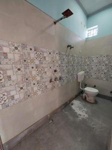 Bathroom Image of 600 Sq.ft 2 BHK Builder Floor for rent in Shahganj Agra for Rs. 9000