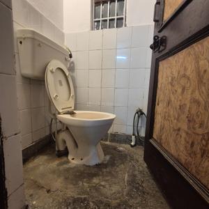 Bathroom Image of 600 Sq.ft 1 BHK Apartment / Flat for rent in Sector 11 Dwarka New Delhi for Rs. 15000
