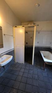 Bathroom Image of 3100 Sq.ft 4.5 BHK Builder Floor for rent in Marigold Complex, Kalyani Nagar Pune for Rs. 200000