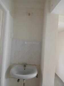 Bathroom Image of 550 Sq.ft 1 BHK Apartment / Flat for rent in Mahatma Phule Peth Pune for Rs. 17000