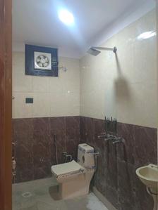 Common Bathroom Image of 1000 Sq.ft 3 BHK Builder Floor for sale in Dwarka Mor New Delhi for Rs. 4500000