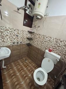 Bathroom Image of 900 Sq.ft 2.5 BHK Apartment / Flat for rent in Sector 44 Chandigarh for Rs. 30000
