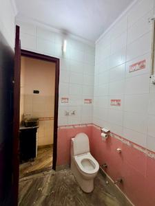 Bathroom Image of 1000 Sq.ft 3 BHK Builder Floor for rent in Vikaspuri New Delhi for Rs. 30000