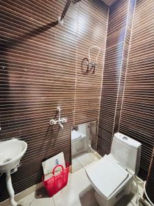 Image of 650 Sq.ft 2 BHK Builder Floor for rent in Guru Ji Homes Part 2, Dwarka Mor, New Delhi for Rs. 15000