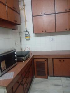 Kitchen Image of 1953 Sq.ft 3 BHK Builder Floor for rent in Defence Colony New Delhi for Rs. 90000