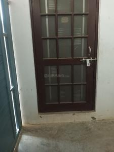 Bedroom Image of 641 Sq.ft 2 BHK Builder Floor for rent in Roberts Lines Lucknow for Rs. 6000