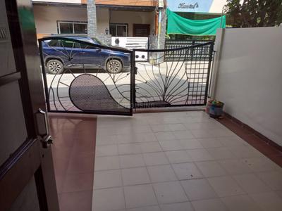 Balcony Image of 1000 Sq.ft 3 BHK Apartment / Flat for rent in Royal Bangalows, Rajendra Nagar Indore for Rs. 31000