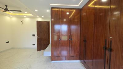 Bedroom Image of 900 Sq.ft 2 BHK Builder Floor for rent in Pitampura New Delhi for Rs. 40000