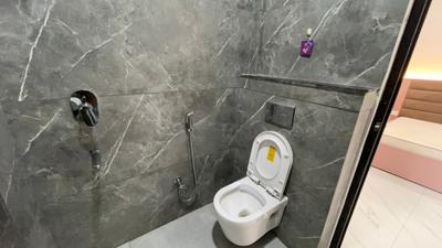 Bathroom Image of 1500 Sq.ft 1 BHK Apartment / Flat for rent in Mahalakshmi Nagar Indore for Rs. 21000