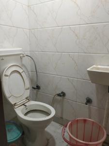 Common Bathroom Image of 585 Sq.ft 2 BHK Builder Floor for sale in Shastri Nagar New Delhi for Rs. 5800000