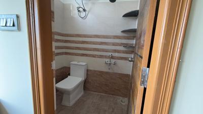 Bathroom Image of 650 Sq.ft 1 BHK Apartment / Flat for rent in Kondapur Hyderabad for Rs. 28000