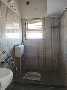 Bathroom Image of 1100 Sq.ft 3 BHK Independent House for rent in K R Puram Bengaluru for Rs. 25000