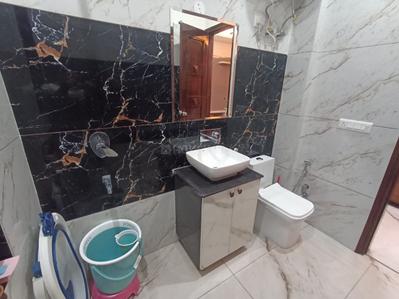 Bathroom Image of 2250 Sq.ft 2 BHK Builder Floor for rent in Sector 46 Gurgaon for Rs. 55000