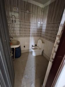 Bathroom Image of 1000 Sq.ft 2 BHK Apartment / Flat for sale in Arjun Appartment, Vikaspuri New Delhi for Rs. 12800000