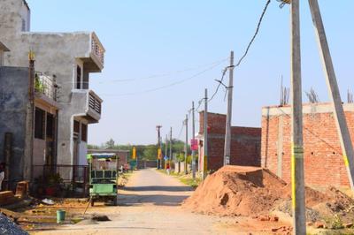 Neelendras Amity Green Main Image 1