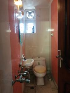 Common Bathroom Image of 1440 Sq.ft 2 BHK Builder Floor for rent in GTB Nagar New Delhi for Rs. 45000
