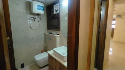 Bathroom Image of 2400 Sq.ft 3 BHK Builder Floor for rent in Sector 46 Gurgaon for Rs. 55000