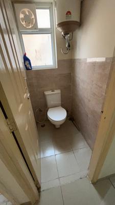 Bathroom Image of 600 Sq.ft 1 BHK Apartment / Flat for rent in Wave Dream Homes, Wave City Ghaziabad for Rs. 18000