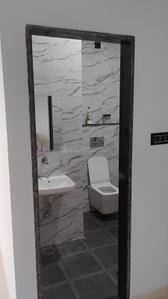 Bathroom Image of 800 Sq.ft 1 BHK Builder Floor for rent in Mamta Golden Valley, Balya Kheda Indore for Rs. 10000
