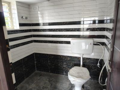Bathroom Image of 300 Sq.ft 1 BHK Apartment / Flat for rent in Laxmi Sagar Bhubaneswar for Rs. 10000