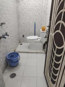 Bathroom Image of 900 Sq.ft 2 BHK Builder Floor for rent in Lajpat Nagar New Delhi for Rs. 35000