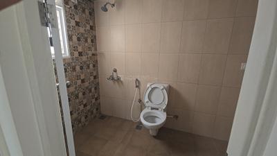 Bathroom Image of 630 Sq.ft 1.5 BHK Apartment / Flat for rent in Brigade Kino At Brigade Orchards, Boodihal Bengaluru for Rs. 26000